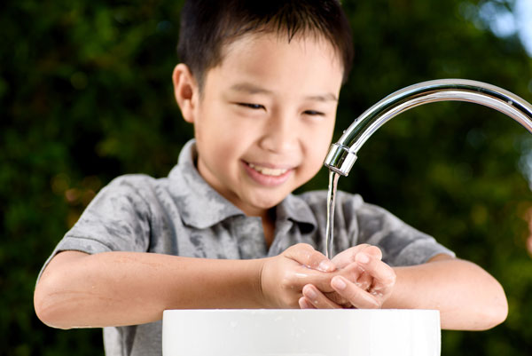 boy-washing-hands